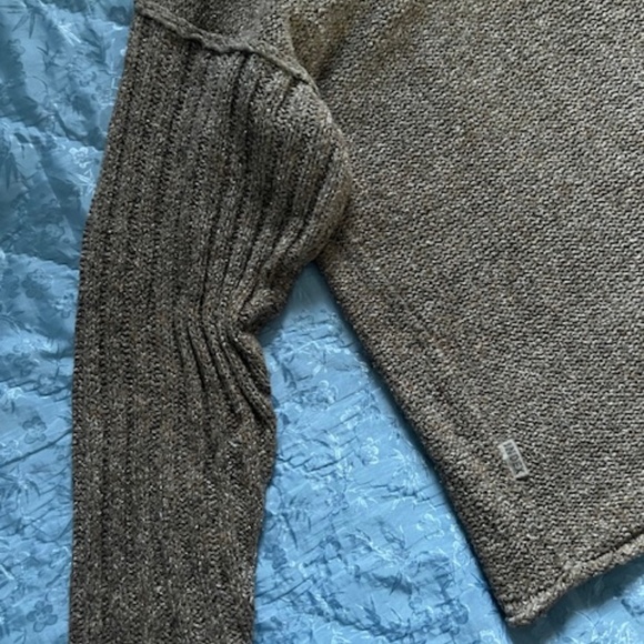 Tan Wool/Acrylic sweater - Picture 3 of 4